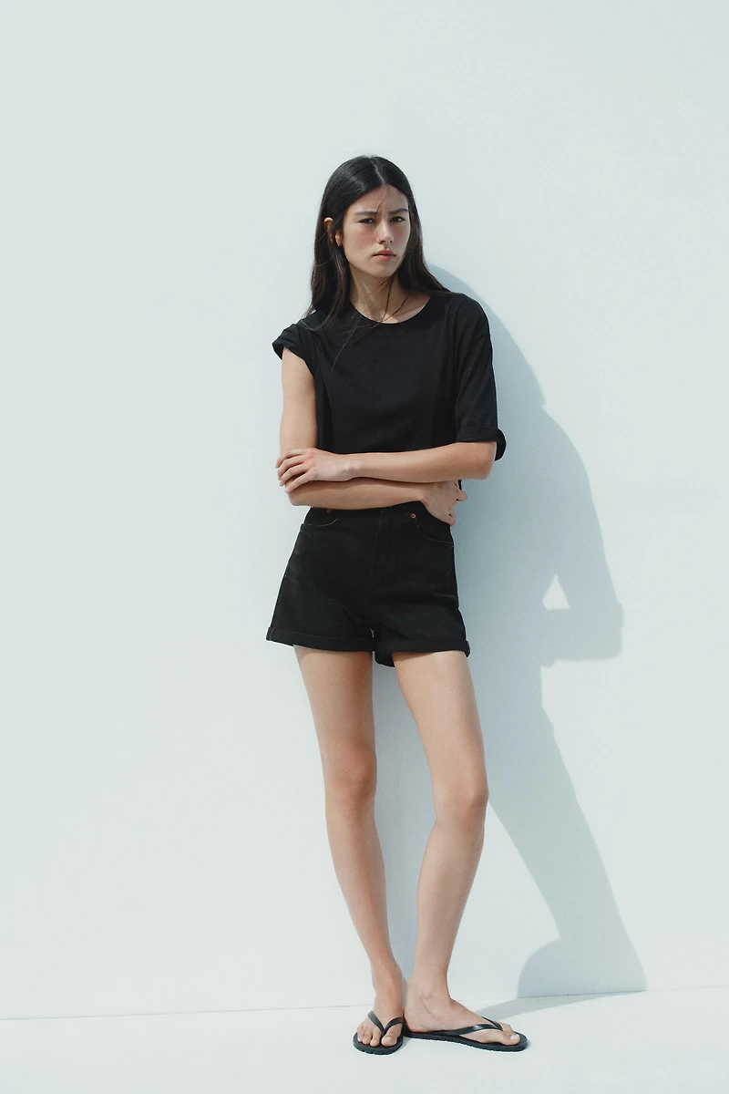 HIGH-WAISTED MOM FIT SHORTS