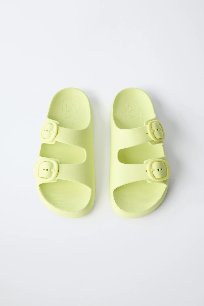 RUBBERIZED BUCKLED SANDALS
