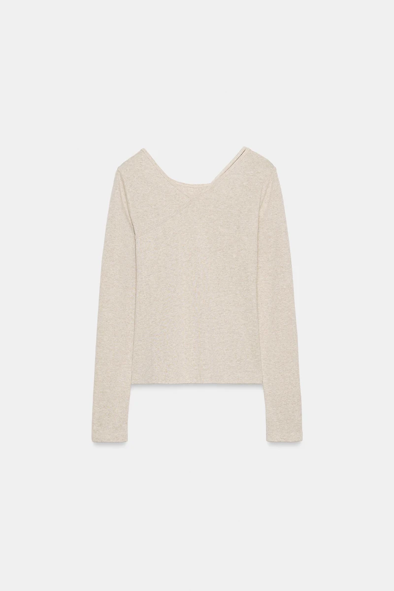 DOUBLE BUCKLE EFFECT T-SHIRT