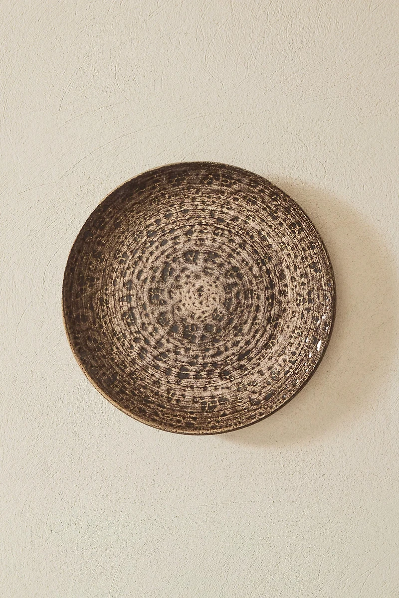DESSERT PLATE WITH RAISED DESIGN