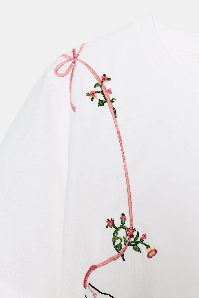 T-SHIRT À FLEURS BRODÉES