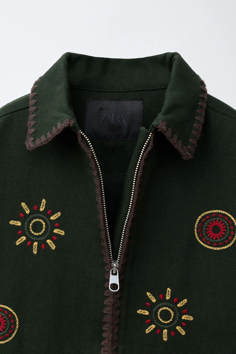 CONTRAST EMBROIDERY JACKET