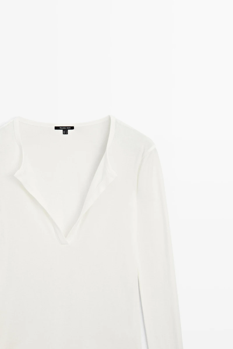 100% cotton V-neck T-shirt