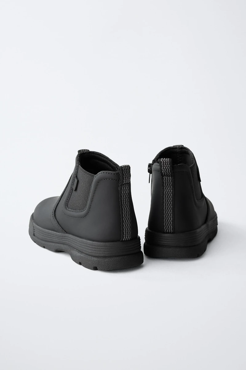 RUBBERIZED BOOTS