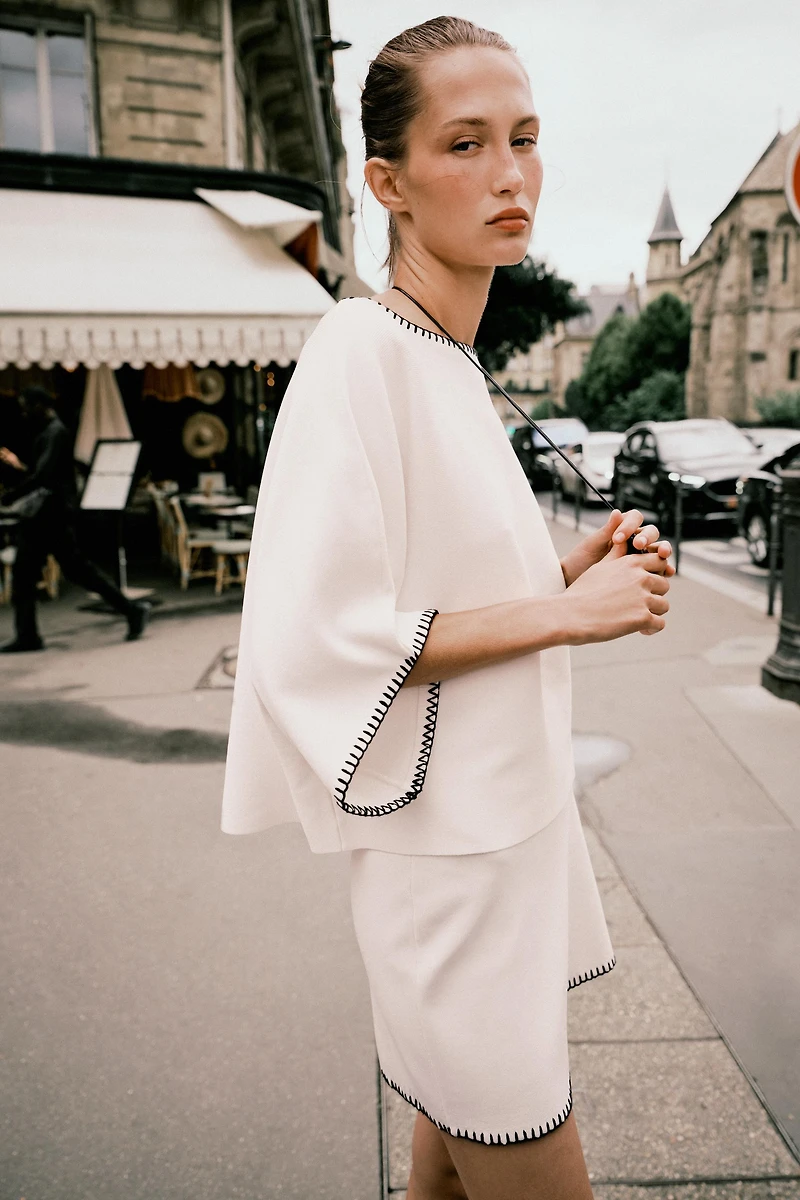 TOP EN MAILLE BRODERIES CONTRASTE