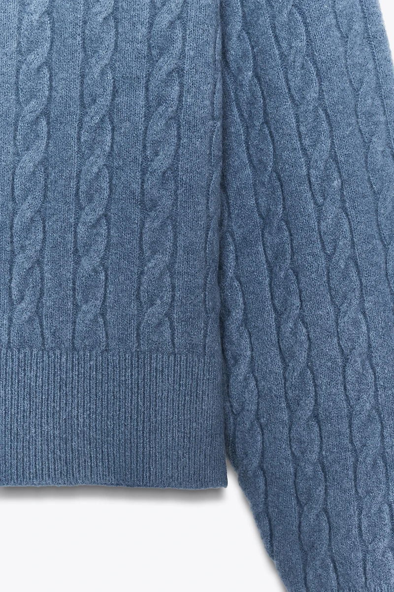 PULL EN MAILLE À TORSADES