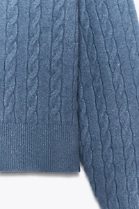 PULL EN MAILLE À TORSADES