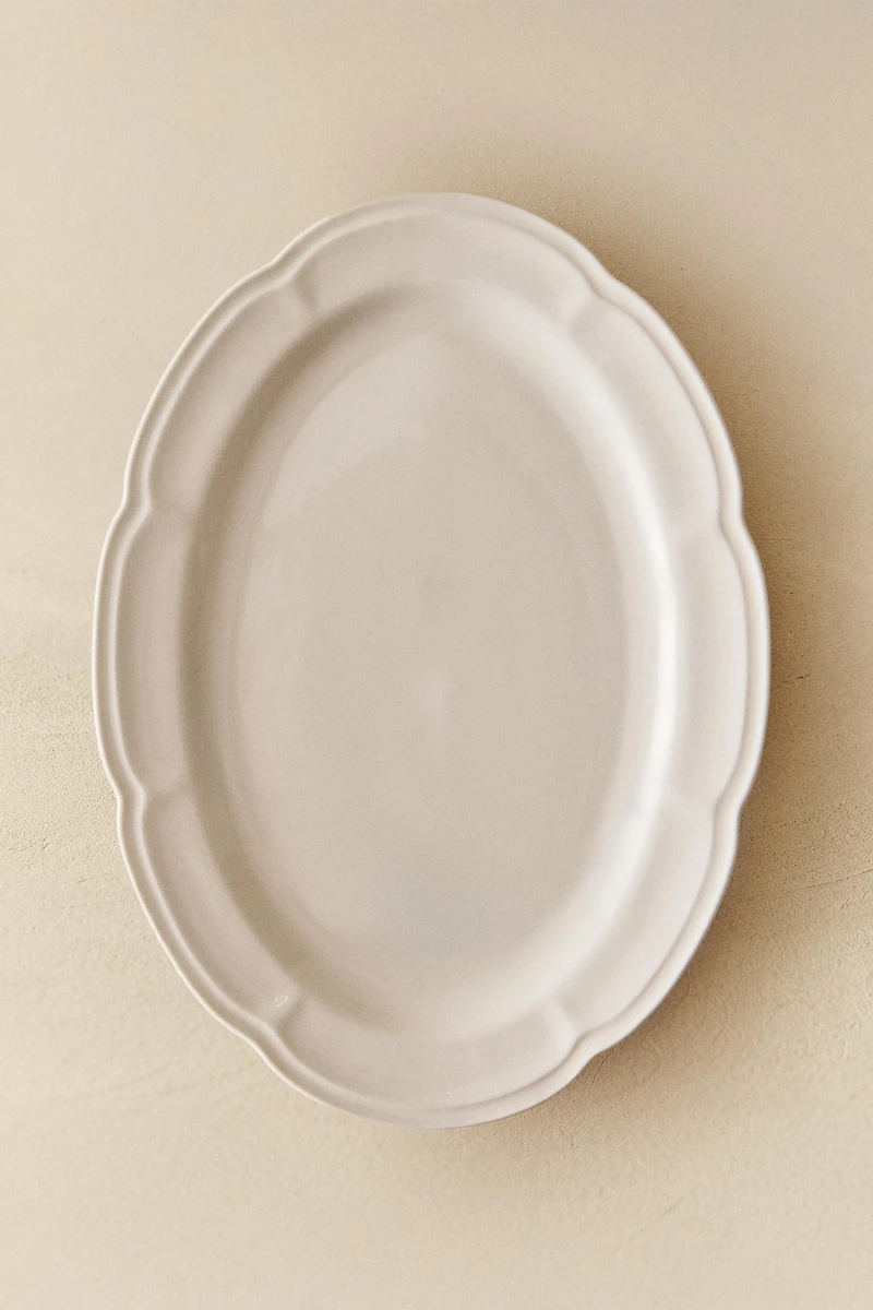 RAISED DESIGN PORCELAIN SERVING DISH