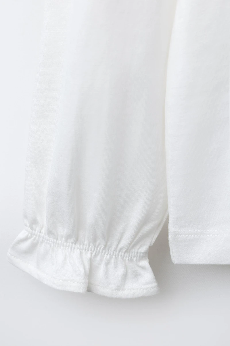 T-SHIRT ROMANTIQUE EN DENTELLE