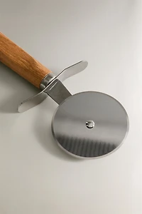 OAK WOOD HANDLE PIZZA CUTTER