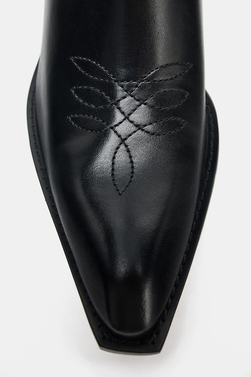 BOTTINES EN CUIR AVEC SURPIQÛRES COW-BOY