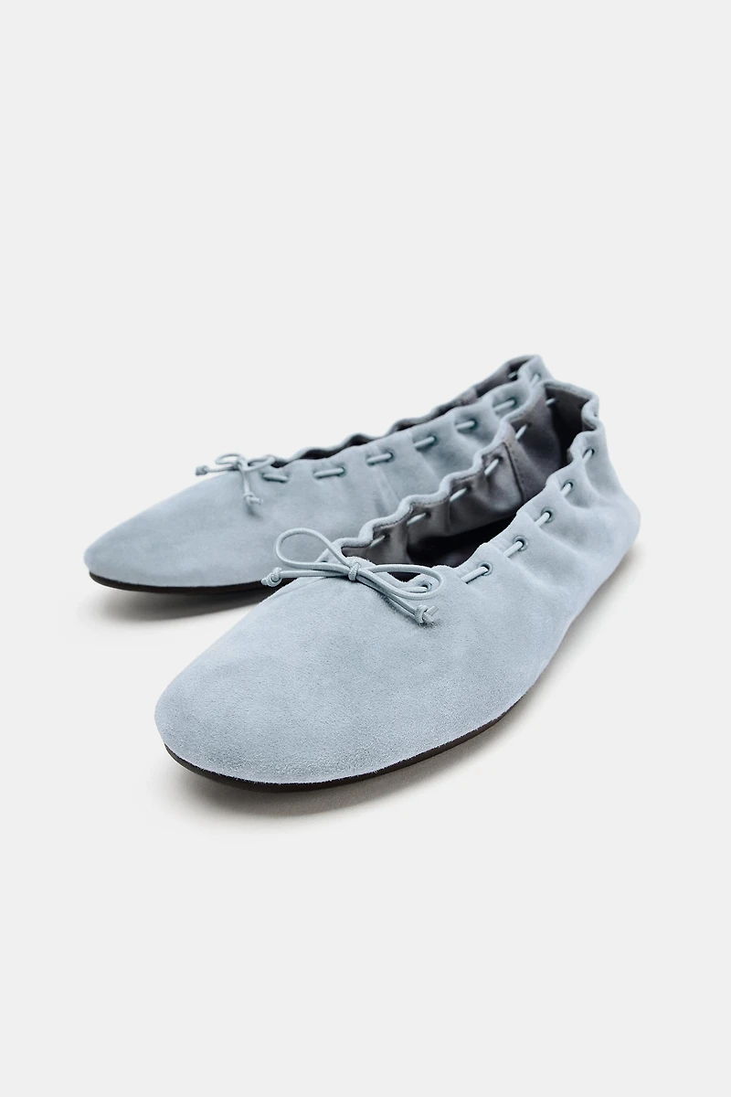 BALLERINES EN DAIM À LACETS