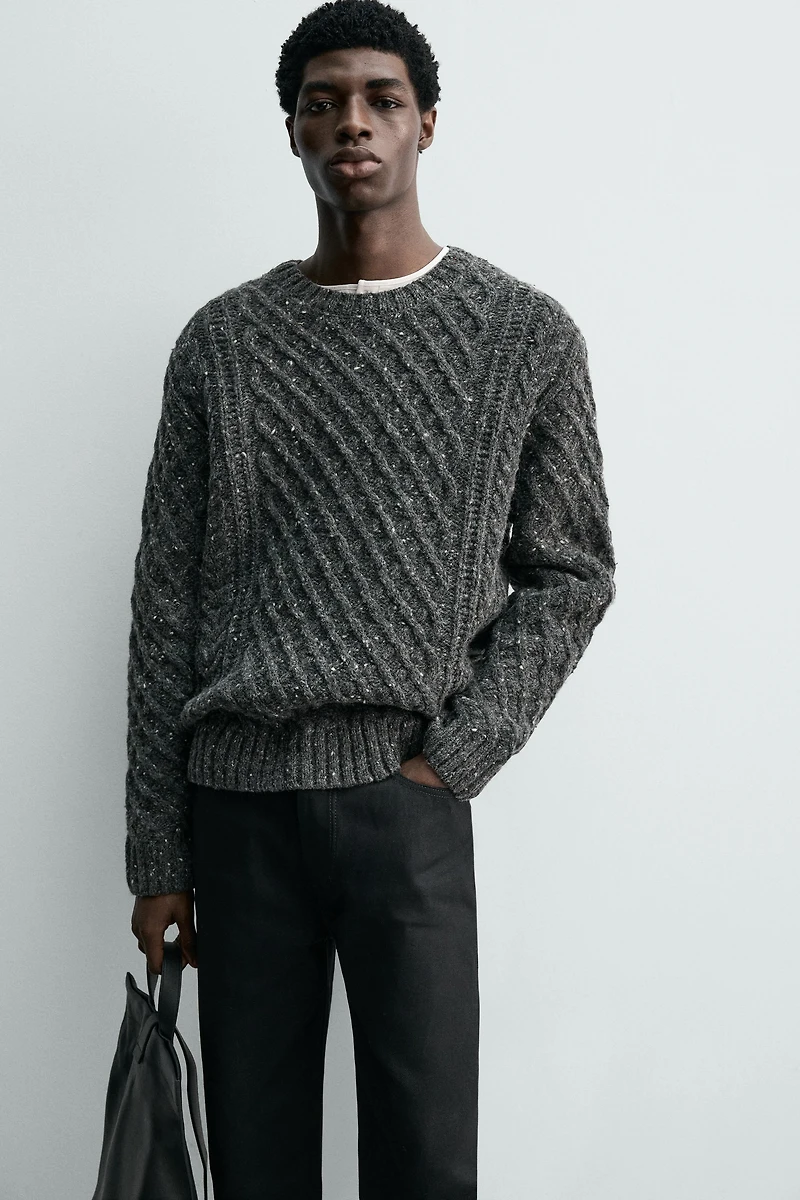 PULL EN LAINE 100 % AVEC TORSADES ET BOUTONS