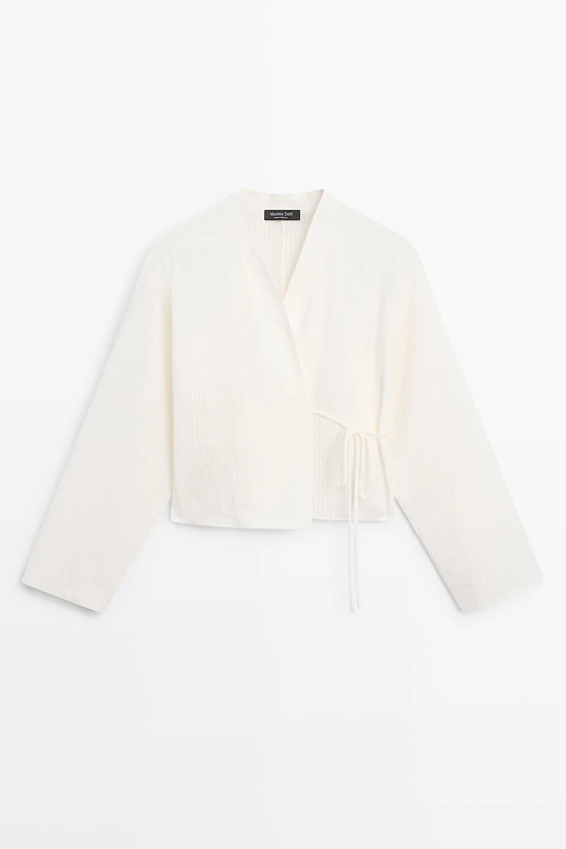 Total look textured short kimono
