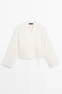 Total look textured short kimono