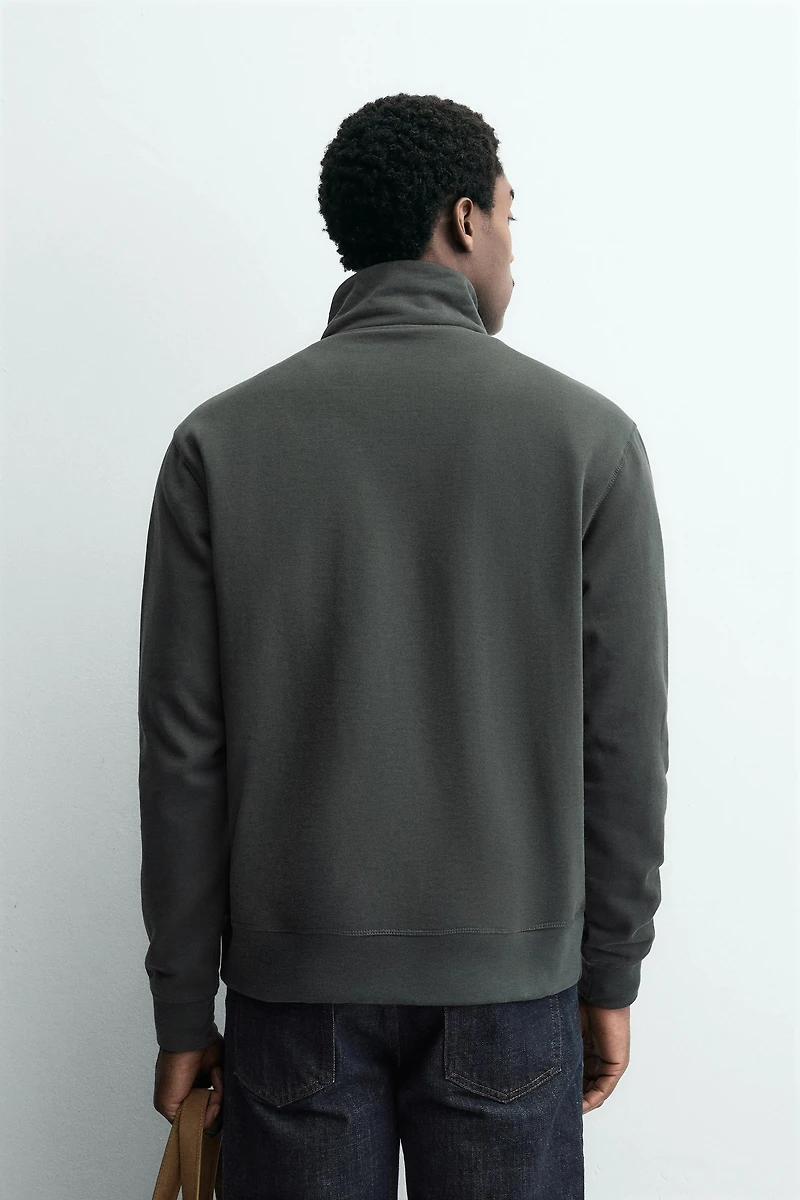 BASIC QUARTER-ZIP SWEATSHIRT