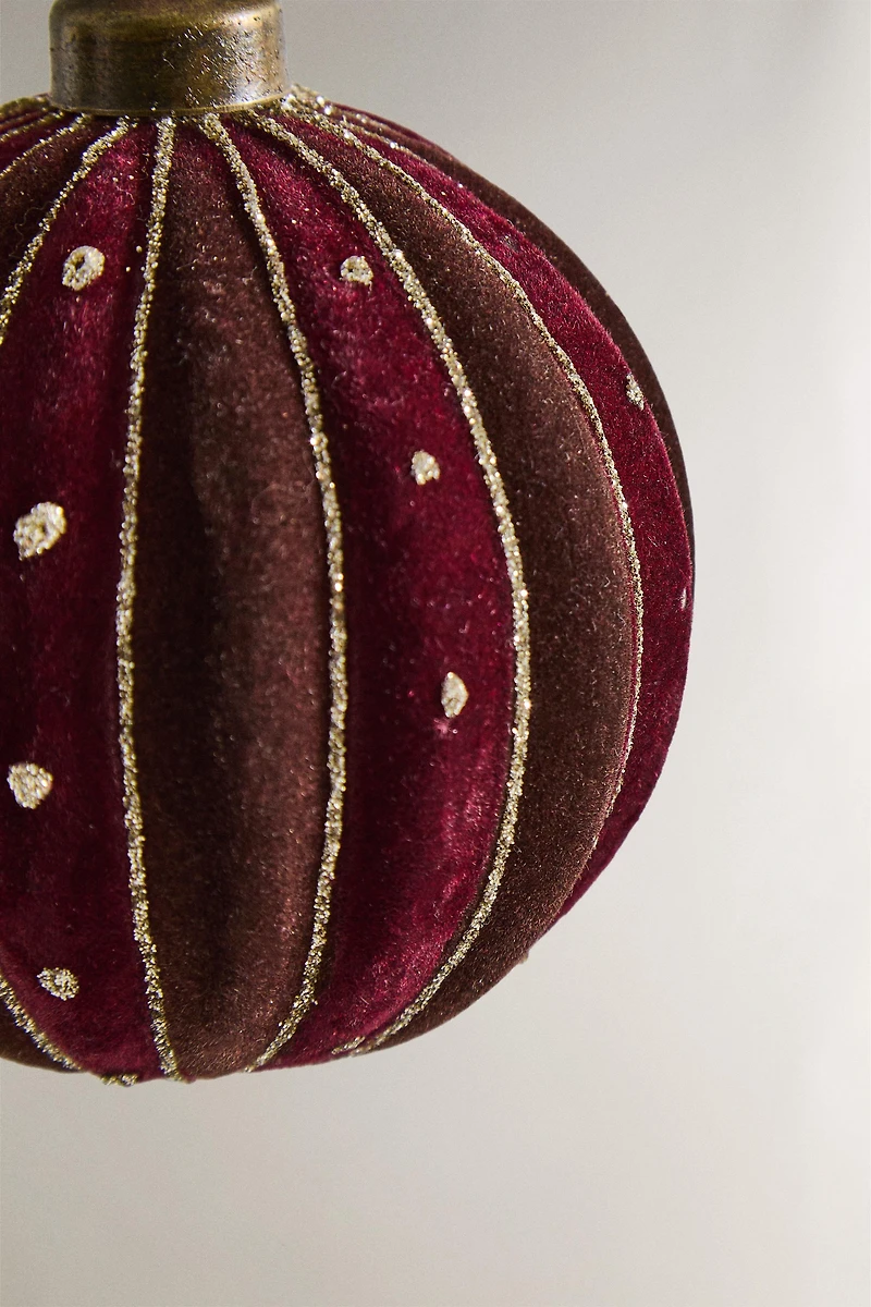 CHRISTMAS TREE VELVET BALL ORNAMENT