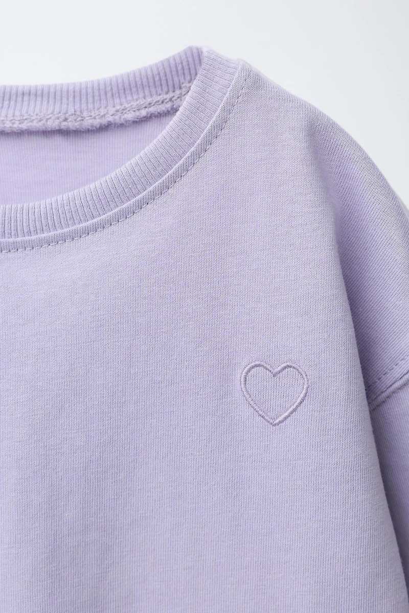 BASIC EMBROIDERED HEART T-SHIRT