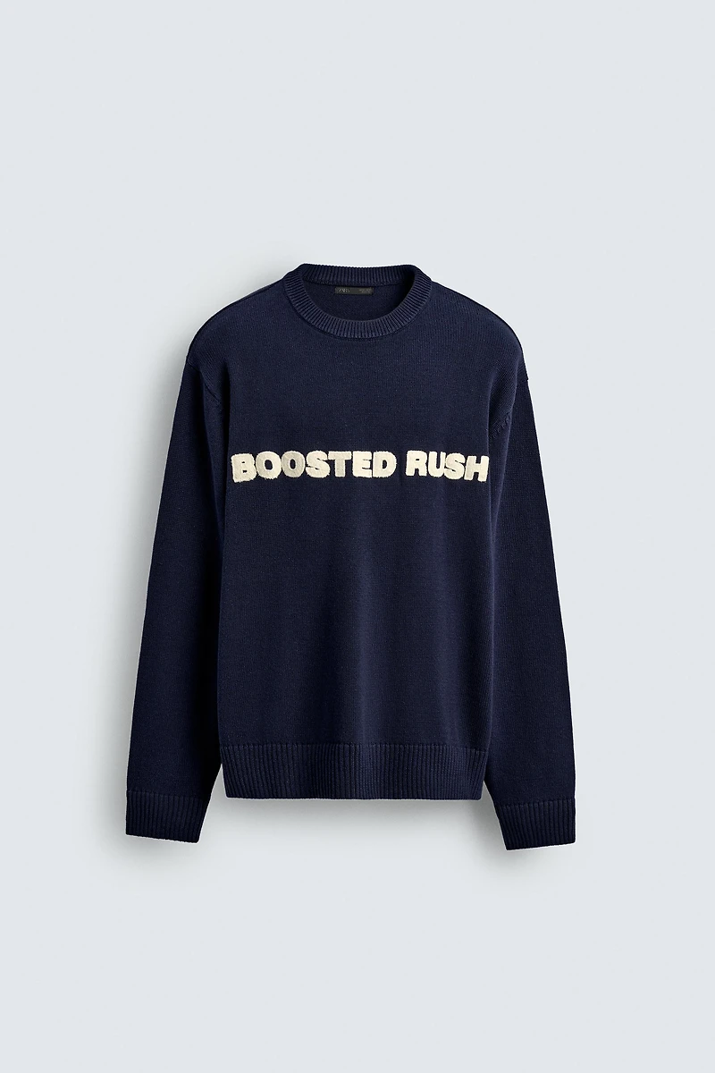PULL AVEC INSCRIPTION BRODÉE