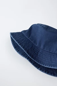 CONTRAST STITCH BUCKET HAT