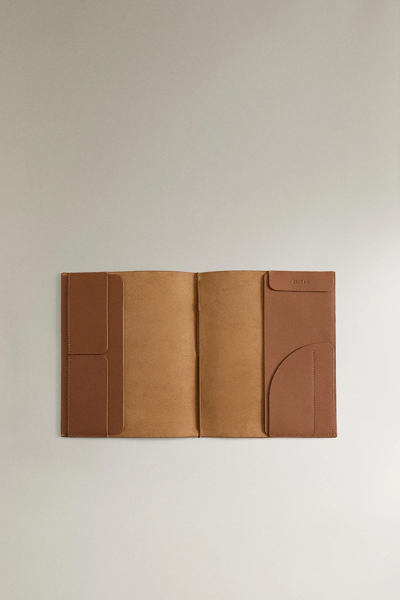 ÉTUI LIVRE EN CUIR