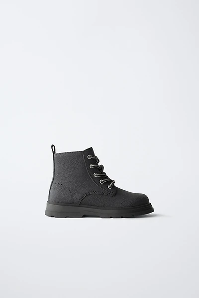 LACED BOOTS