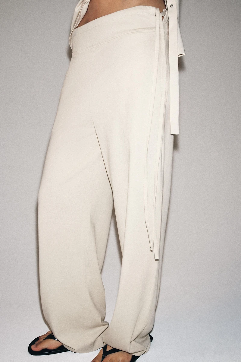 PANTALON DROIT À LACETS
