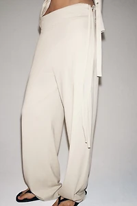 PANTALON DROIT À LACETS