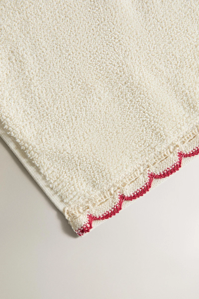 CONTRAST CROCHET BATH TOWEL