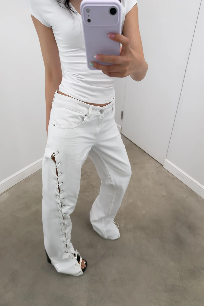 JEAN DROIT À LACETS DENIM TRF TAILLE MI-HAUTE