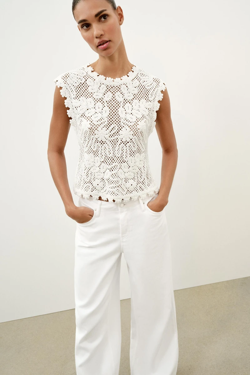 CROCHET SLEEVELESS TOP