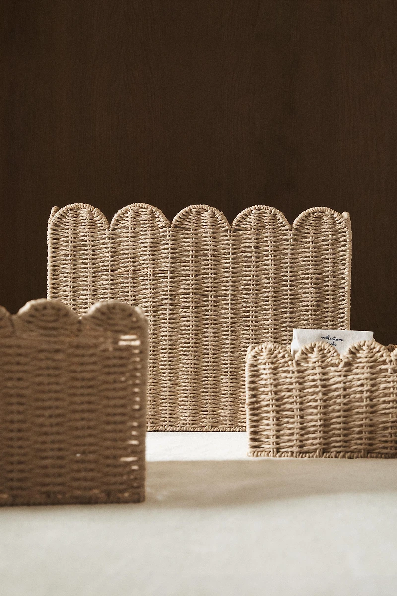 LARGE SCALLOPED BASKET