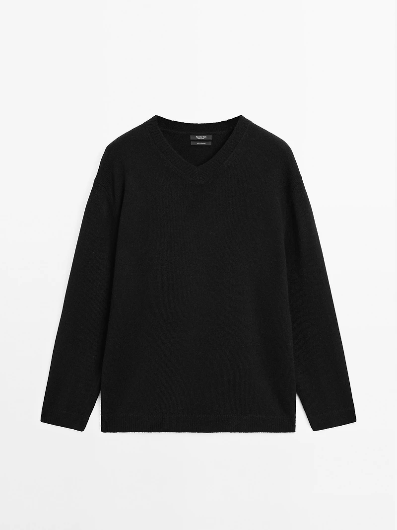 100% cashmere oversize V-neck sweater