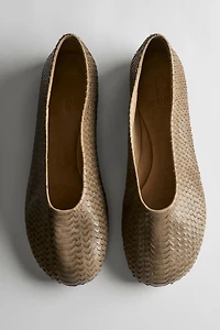 Round toe leather ballerinas