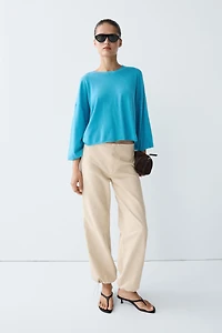 Round neck knit sweater
