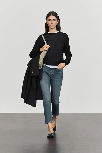 100% wool knit round neck sweater