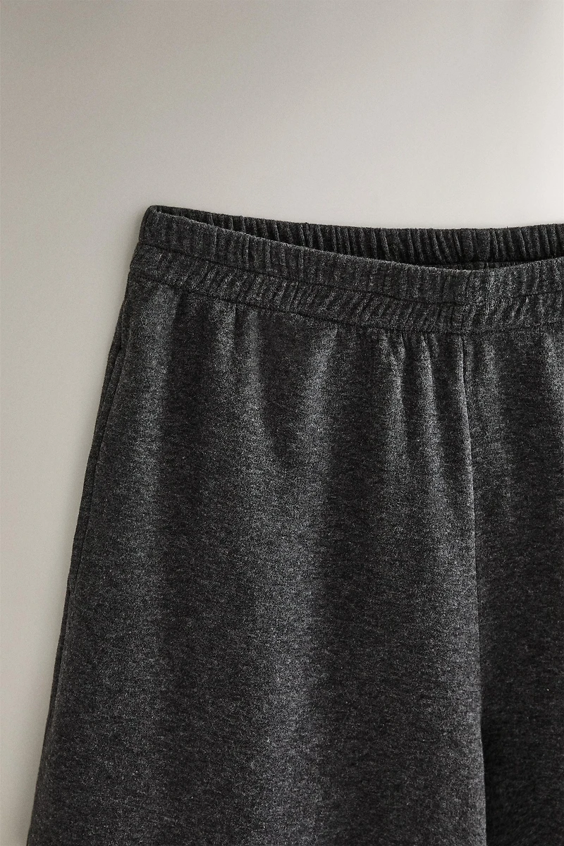 SHORT STRAIGHT SHORTS