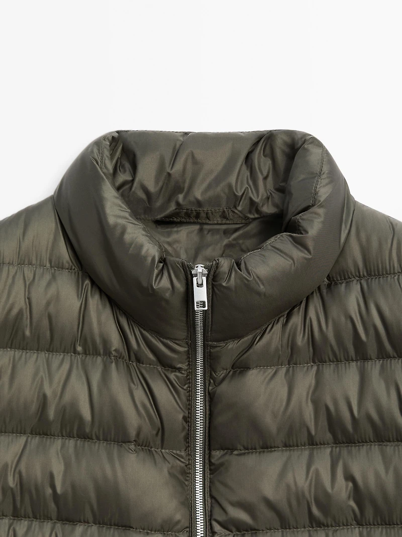 Foldable lightweight down puffer gilet