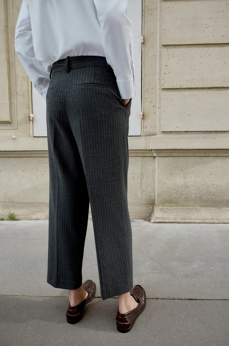 PLEATED STRAIGHT LEG PANTS