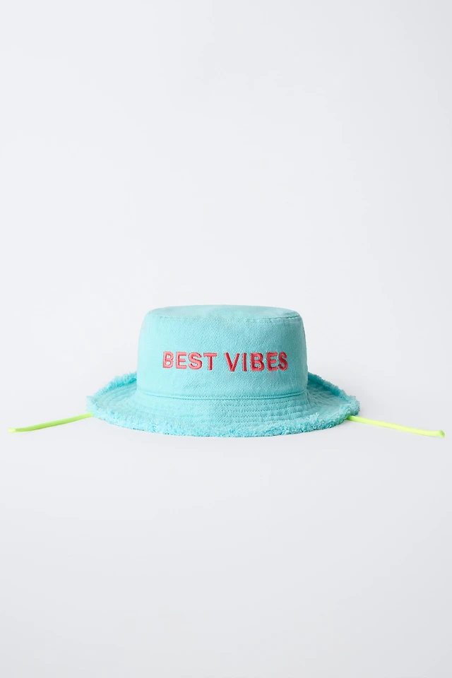 Zara STRIPED HEART EMBROIDERED BUCKET HAT | Place Rosemère display picture 1