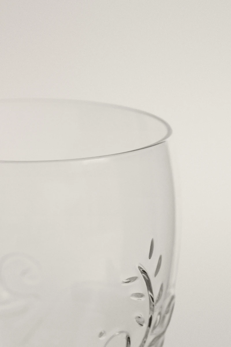 RAISED FLORAL DESIGN GLASS TUMBLER