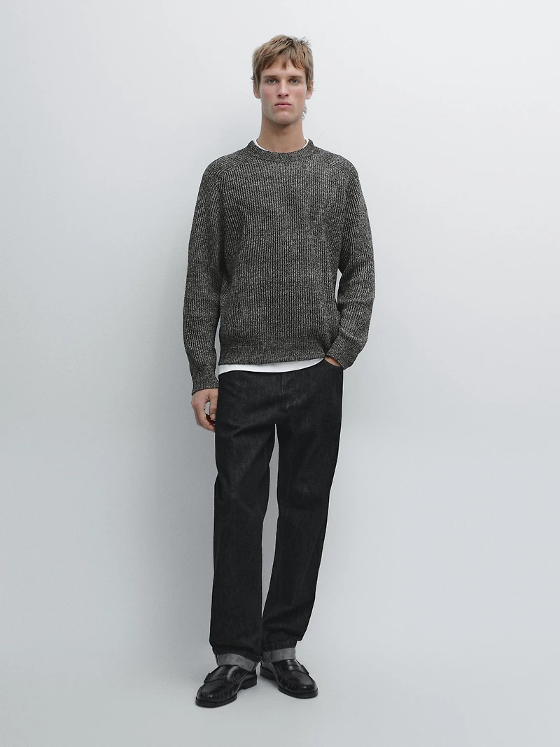 Two-tone knit sweater with raglan sleeves