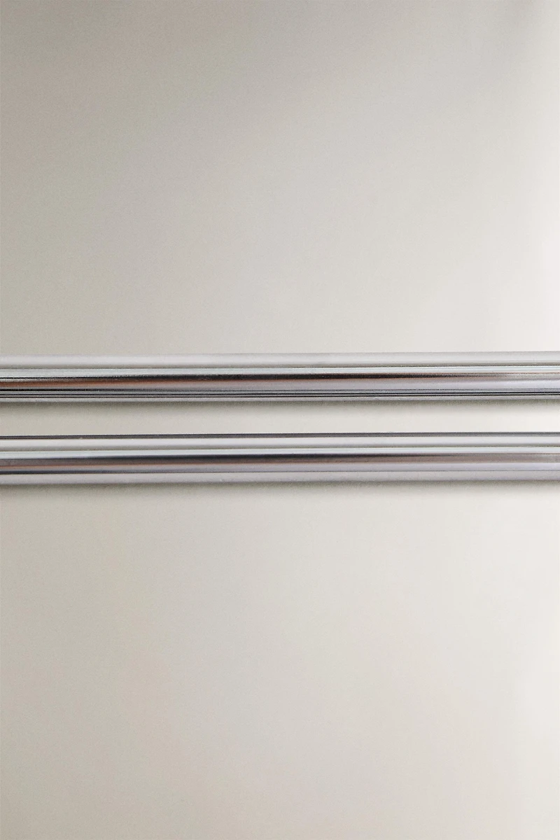 SILVER METAL TOWEL RACK