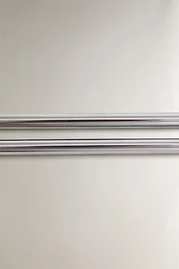 SILVER METAL TOWEL RACK