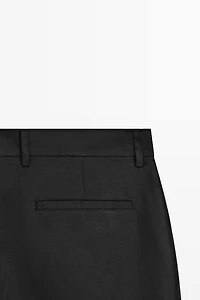 Linen Bermuda shorts with darts
