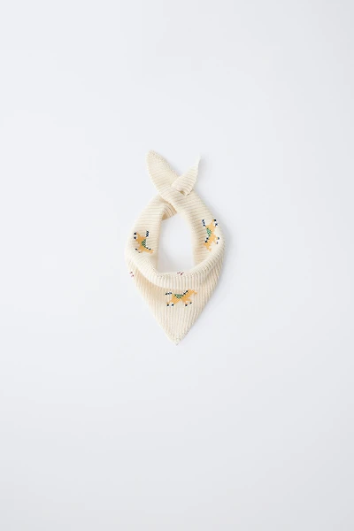 KNIT BANDANA WITH CROSS-STITCH DETAILS