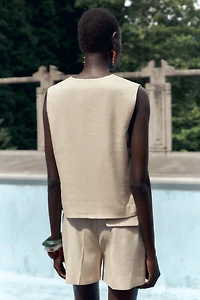 HIGH-WAISTED LINEN SHORTS