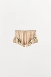 SHORT SATINÉ À VOLANTS ET FANTAISIE