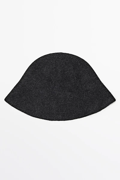 Knit bucket hat
