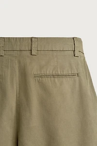 REGULAR FIT PLEATED SHORTS